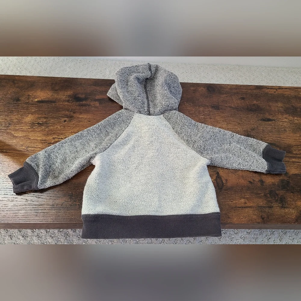 Oshkosh Baby Boy Grey zip up hoodie Size‎ 12 Months